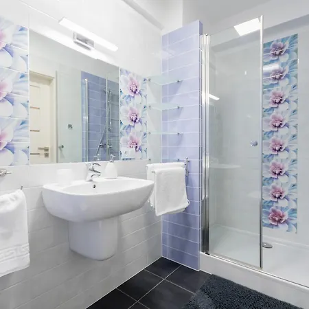 Amon Z Widokiem Na Morze *