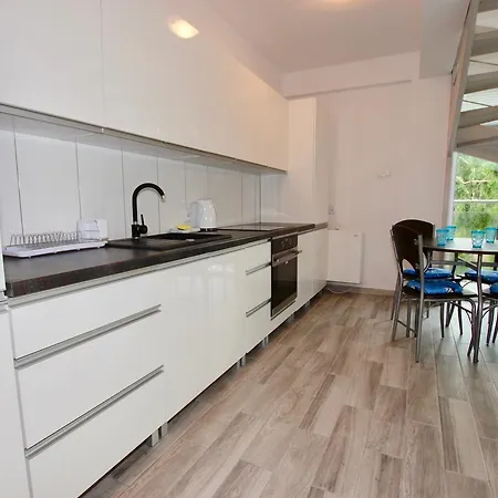 Amon Z Widokiem Na Morze