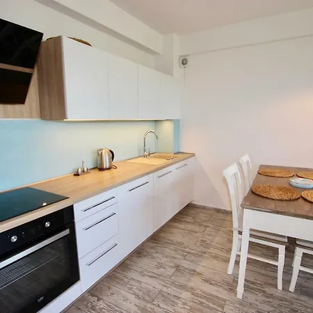 Amon Z Widokiem Na Morze